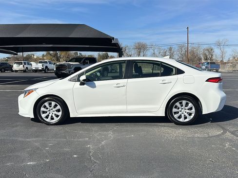 Used 2023 Toyota Corolla LE image 5