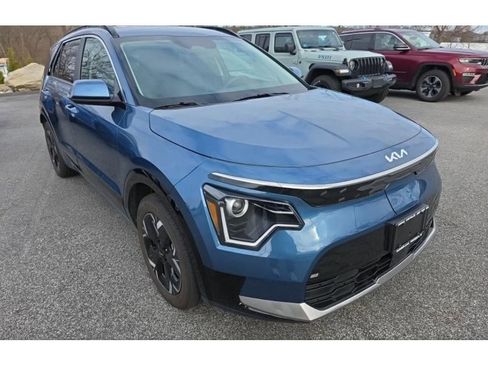 Used 2024 Kia Niro Wind w/ Wind Preserve Package image 2