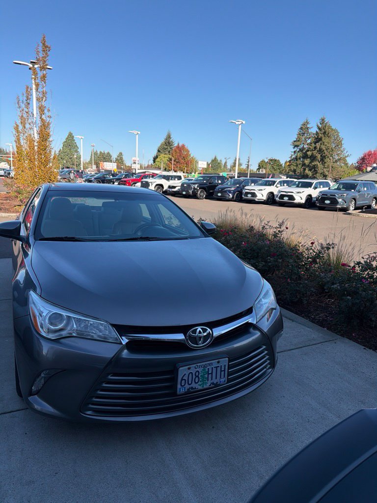 Used 2016 Toyota Camry LE FWD image 1