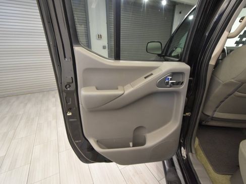 Used 2018 Nissan Frontier SV AWD/4WD image 16