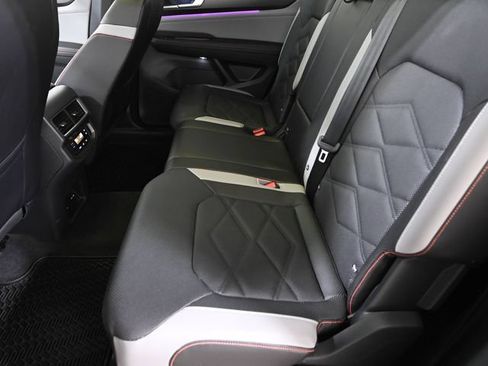 Used 2024 Volkswagen Atlas Peak Edition SEL AWD/4WD image 9