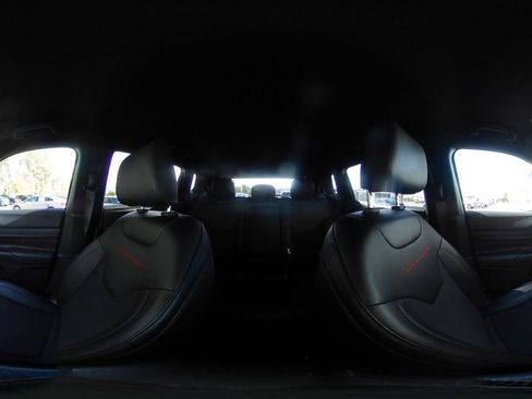 Used 2025 Jeep Compass Trailhawk image 41