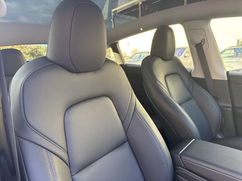 Used 2023 Tesla Model Y Performance image 27