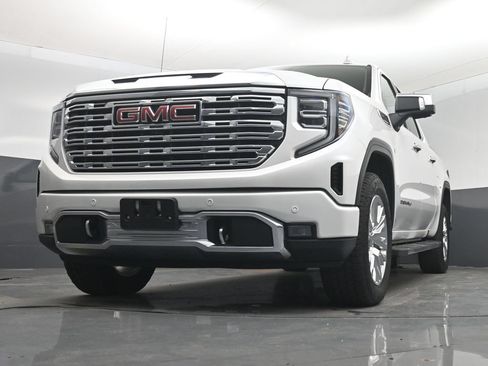 Used 2025 GMC Sierra 1500 Denali w/ Technology Package AWD/4WD image 31