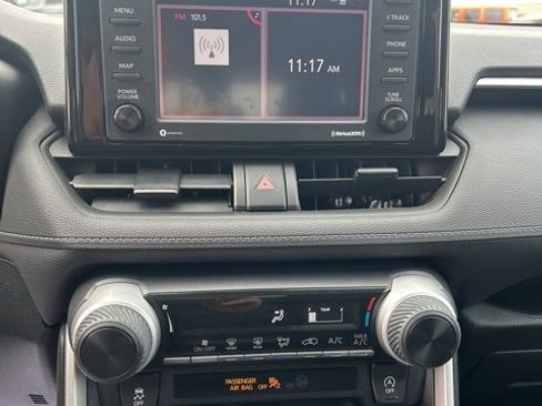 Used 2021 Toyota RAV4 LE image 20