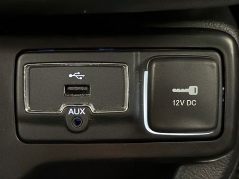 Used 2022 Jeep Renegade Latitude AWD/4WD image 30