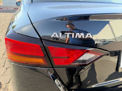 Used 2025 Nissan Altima 2.5 SV FWD image 28