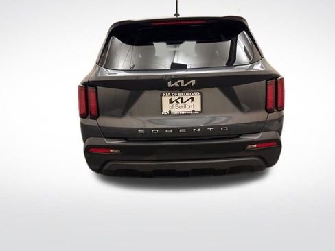 Used 2022 Kia Sorento LX FWD image 3