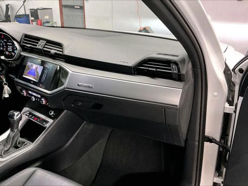 Used 2022 Audi Q3 2.0T Premium image 18