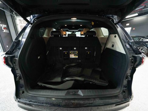 Used 2025 Toyota Sienna Platinum image 29