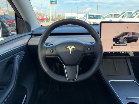 Used 2024 Tesla Model Y Long Range image 14