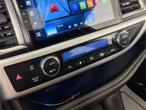 Used 2019 Toyota Highlander XLE image 14