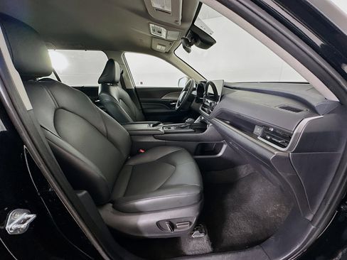 Used 2025 Toyota Grand Highlander AWD image 33