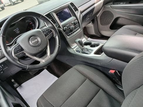 Used 2018 Jeep Grand Cherokee Laredo AWD/4WD image 14