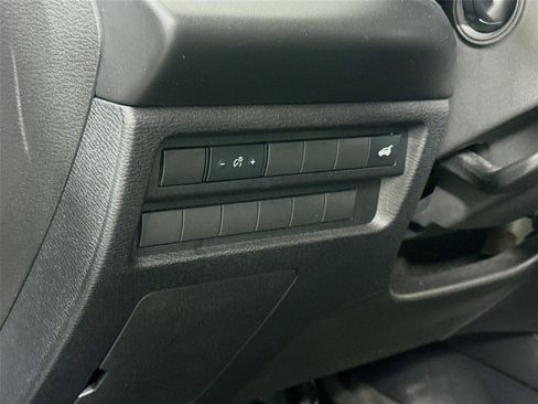 Used 2025 Mitsubishi Outlander SE FWD image 8