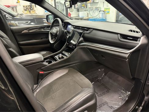 Used 2021 Jeep Grand Cherokee L Laredo image 28