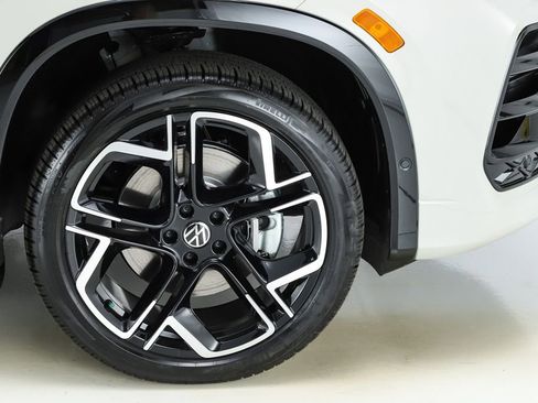 New 2026 Volkswagen Tiguan SEL R-Line image 14