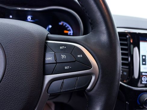 Used 2021 Jeep Grand Cherokee Laredo X image 31