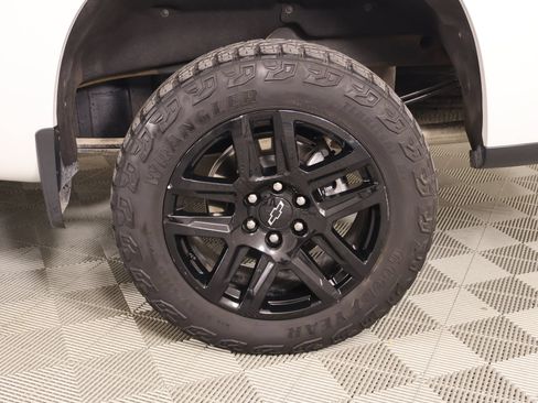 Used 2024 Chevrolet Silverado 1500 LT Trail Boss w/ Convenience Package II AWD/4WD image 19