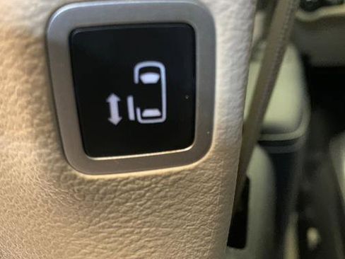 Used 2022 Chrysler Pacifica Touring-L w/ Uconnect Theater Family Group AWD/4WD image 46
