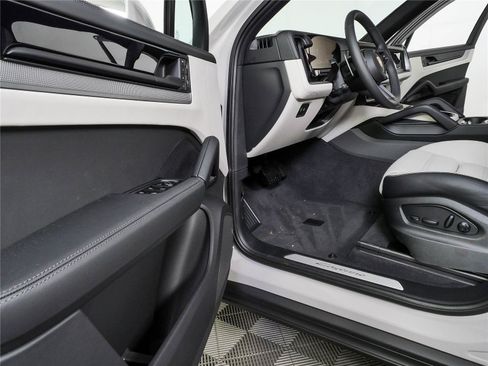 New 2026 Porsche Cayenne AWD/4WD image 8