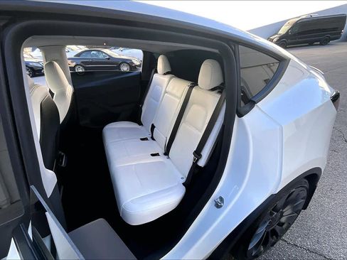 Used 2024 Tesla Model Y Performance image 19