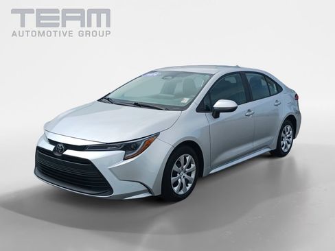 Used 2024 Toyota Corolla LE FWD image 2