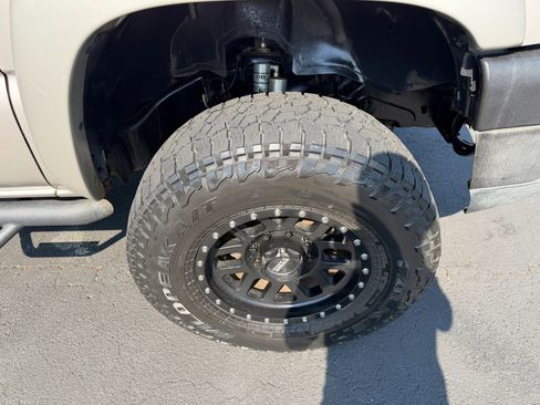 Used 2005 Chevrolet Silverado 2500 LT w/ Heavy-Duty Power Package RWD image 14