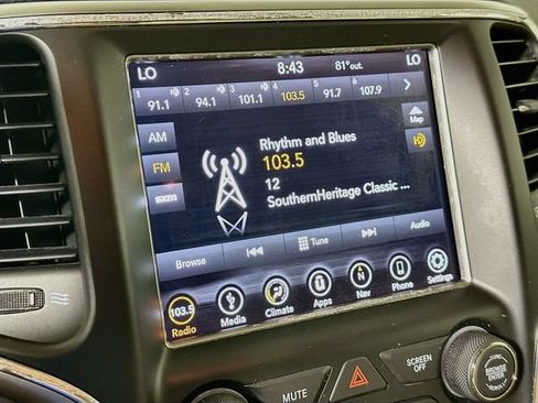 Used 2018 Jeep Grand Cherokee Laredo RWD image 15