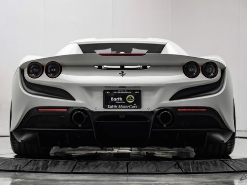 Used 2022 Ferrari F8 Tributo RWD image 16