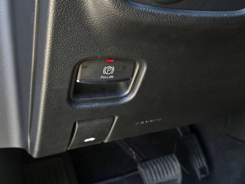 Used 2023 Jeep Grand Cherokee Limited w/ Luxury Tech Group II RWD image 14