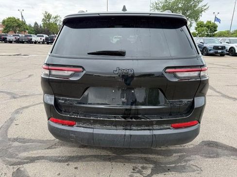 Used 2022 Jeep Grand Cherokee L Limited w/ Black Appearance Package AWD/4WD image 9
