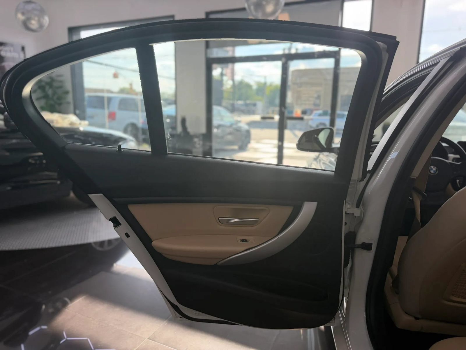 Used 2018 BMW 320i xDrive Sedan w/ Convenience Package AWD/4WD image 6
