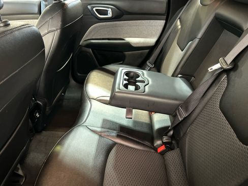 Used 2024 Jeep Compass Latitude AWD/4WD image 9