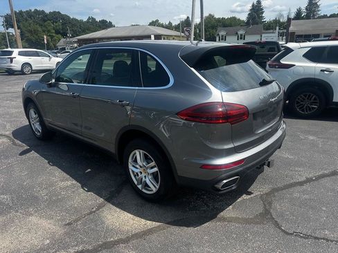 Used 2017 Porsche Cayenne AWD/4WD image 3