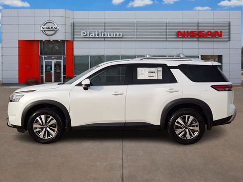 New 2025 Nissan Pathfinder SL image 3