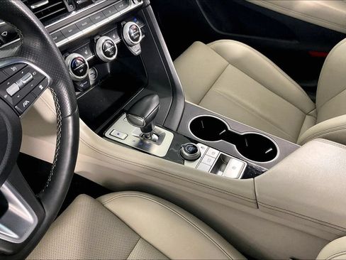 Used 2022 Genesis G70 2.0T RWD image 17