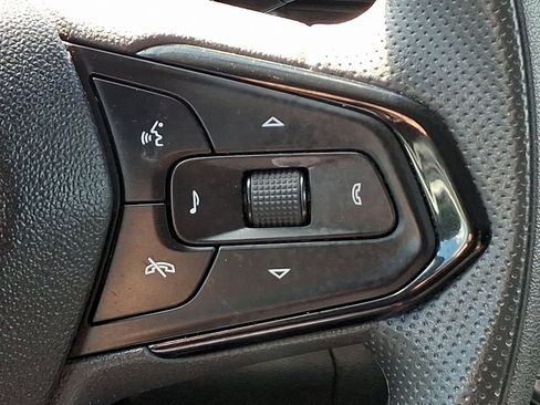 Used 2025 Chevrolet Trax LT FWD image 22