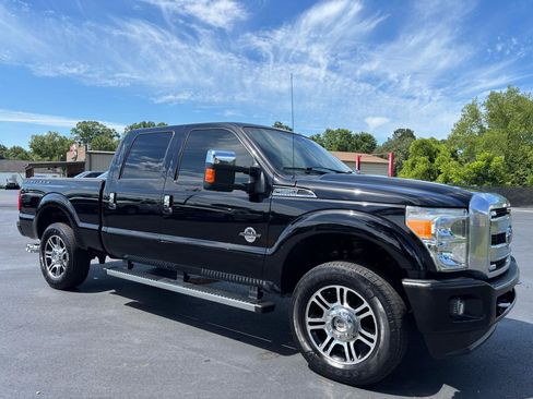 Used 2016 Ford F250 Platinum w/ FX4 Off-Road Package AWD/4WD image 2