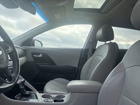 Used 2018 Kia Niro Touring image 24