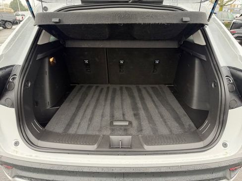 Used 2025 Chevrolet Trax LT w/ LT Convenience Package image 31