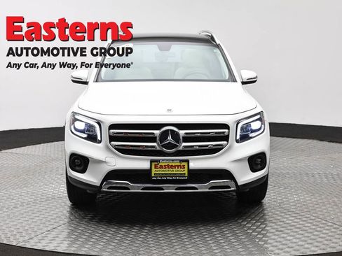 Used 2021 Mercedes-Benz GLB 250 4MATIC image 2