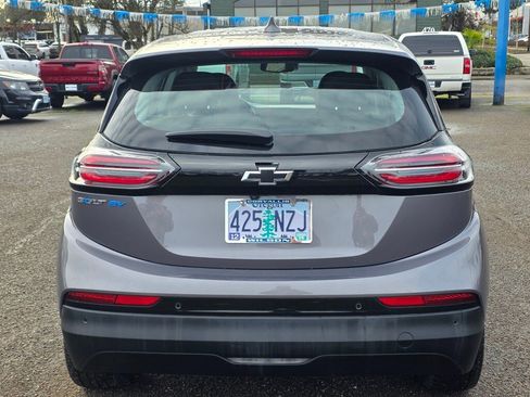 Used 2022 Chevrolet Bolt LT w/ Infotainment Package image 7