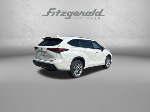 Used 2021 Toyota Highlander Limited FWD image 7