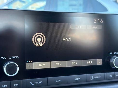 Certified 2025 Honda HR-V LX image 21