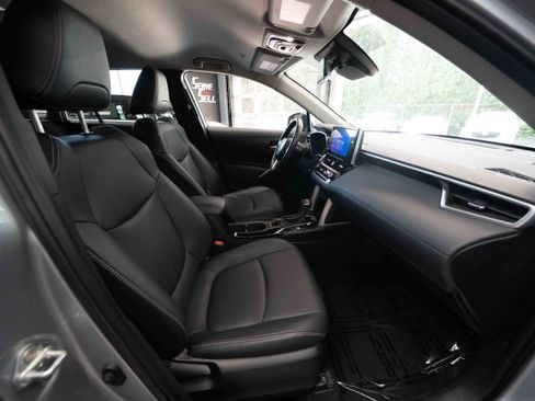 Used 2024 Toyota Corolla Cross XLE FWD image 27