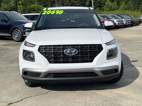 Certified 2025 Hyundai Venue SE FWD image 8