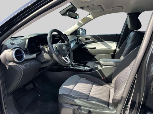 Used 2024 Chevrolet Trax LT w/ Driver Confidence Package image 11