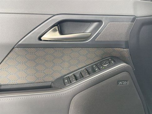 Used 2024 Lexus GX 550 w/ Accessory Package (31) AWD/4WD image 17