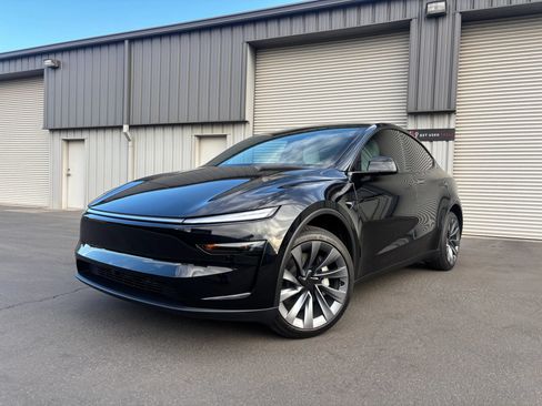 Used 2026 Tesla Model Y 2WD image 4